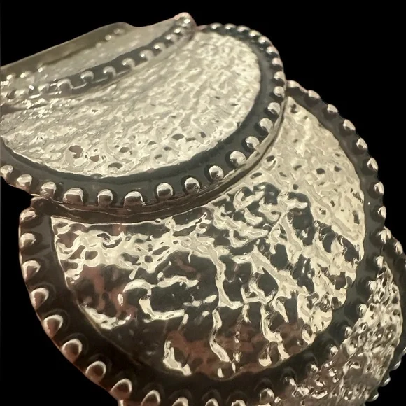 Erica Lyons Silver Textured Men’s and Women’s Bracelet NWT Black Trim Stretchy - Picture 3 of 4